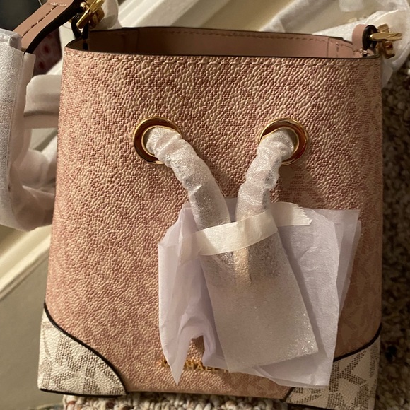 MK Mercer Galery Crossbody Bucket Bag - Picture 2 of 5